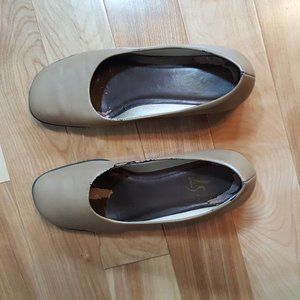 Tan Lifestride shoes
